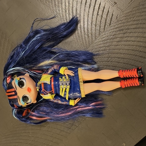 11 LOL OMG DOLLS - Picture 8 of 12